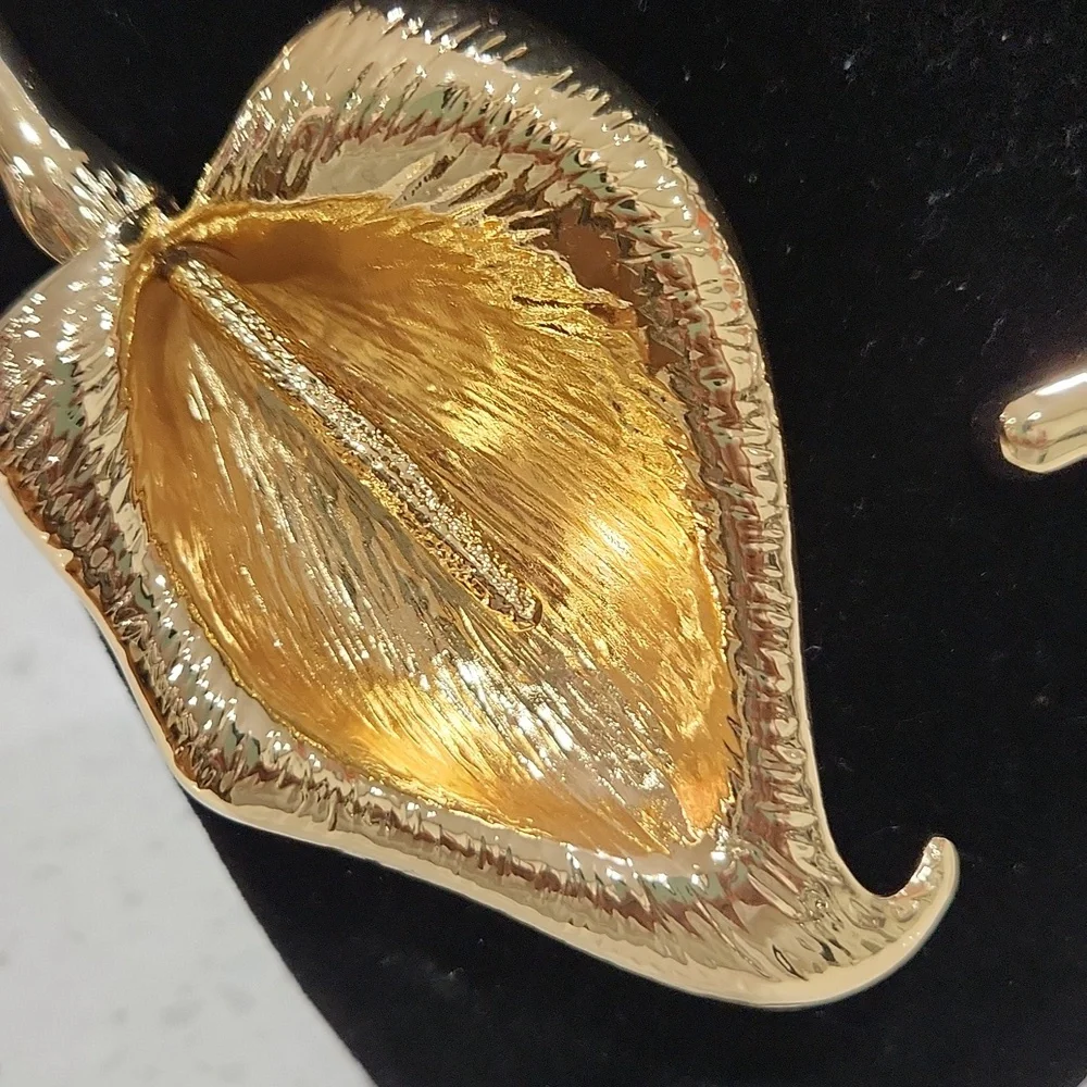 💛▪️Camila Coelho▪️ Gold Tone Calla Lily Statement Choker Floral Necklace